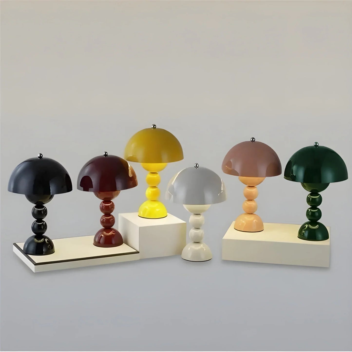 Moderne Tafellamp in Scandinavisch Ontwerp met Gouden Accenten