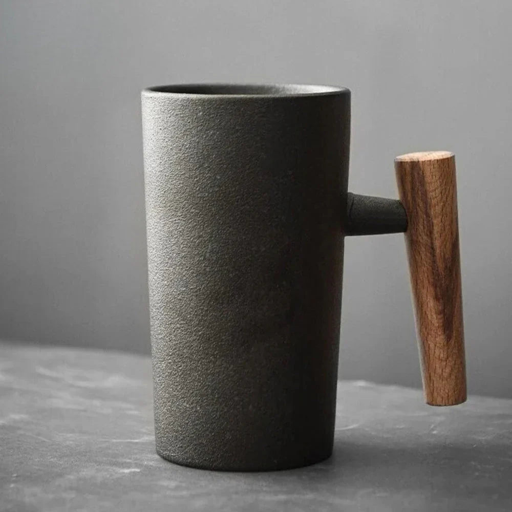Noordse Design Mok - Minimalistische Mok van Keramiek met Houten Handvat