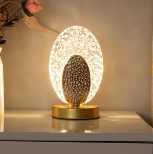 Elegante Tafellamp in Pauwendesign