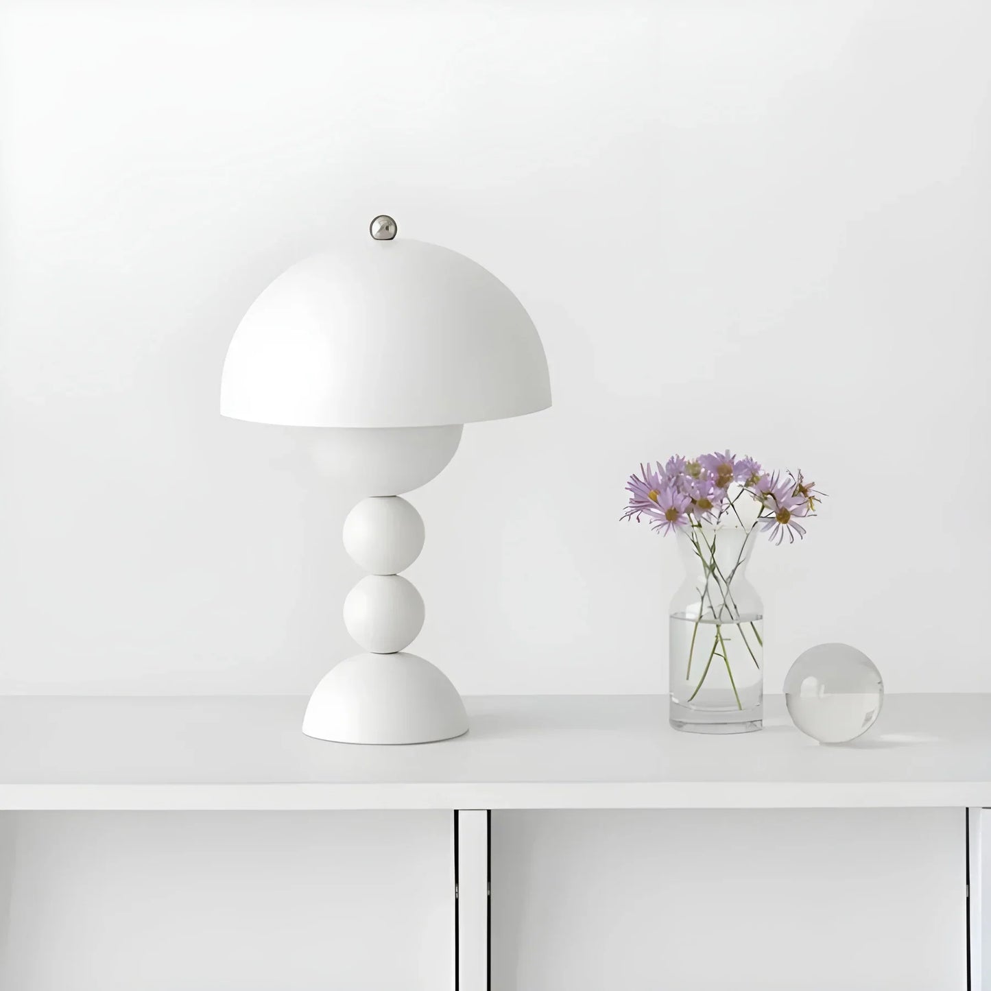 Moderne Tafellamp in Scandinavisch Ontwerp met Gouden Accenten