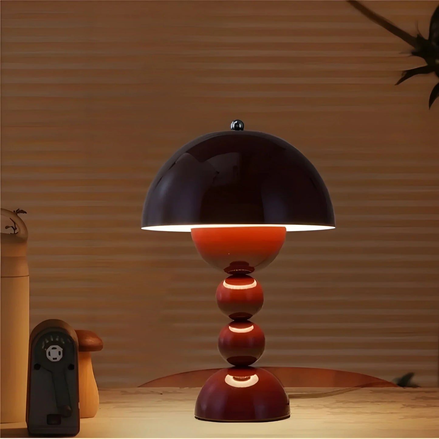 Moderne Tafellamp in Scandinavisch Ontwerp met Gouden Accenten