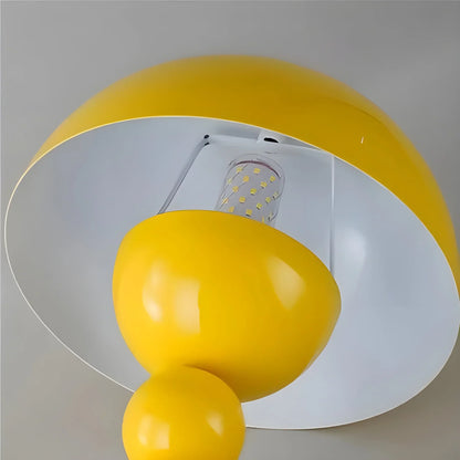 Moderne Tafellamp in Scandinavisch Ontwerp met Gouden Accenten