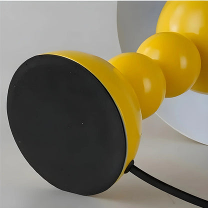 Moderne Tafellamp in Scandinavisch Ontwerp met Gouden Accenten