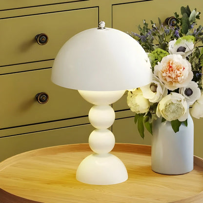 Moderne Tafellamp in Scandinavisch Ontwerp met Gouden Accenten