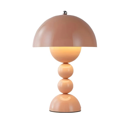 Moderne Tafellamp in Scandinavisch Ontwerp met Gouden Accenten