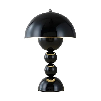 Moderne Tafellamp in Scandinavisch Ontwerp met Gouden Accenten