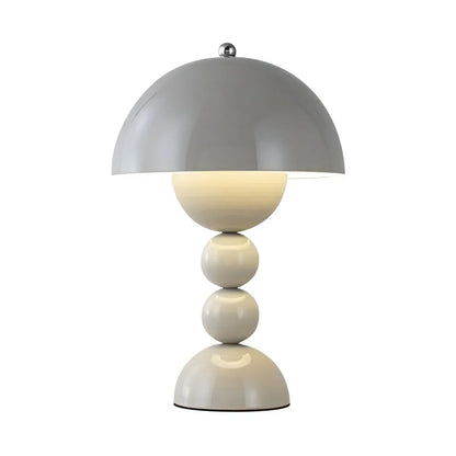 Moderne Tafellamp in Scandinavisch Ontwerp met Gouden Accenten