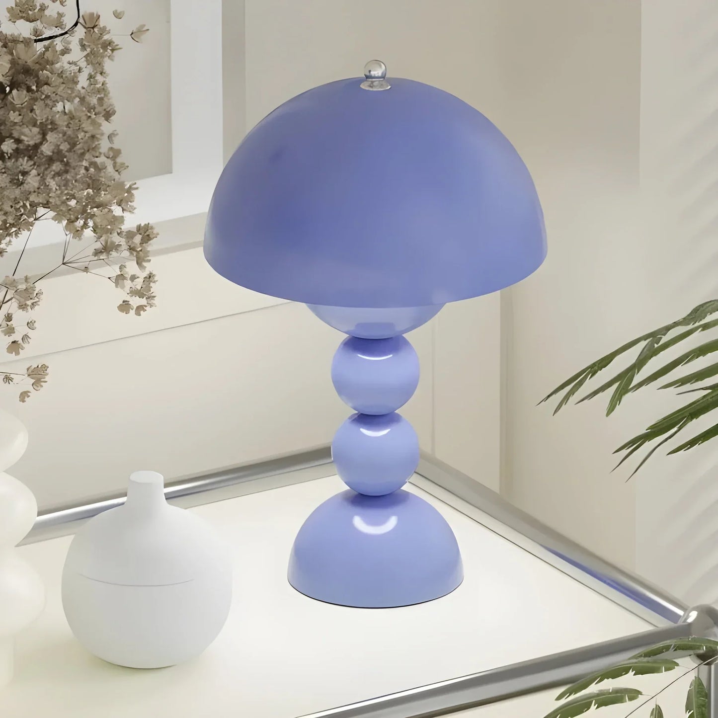 Moderne Tafellamp in Scandinavisch Ontwerp met Gouden Accenten
