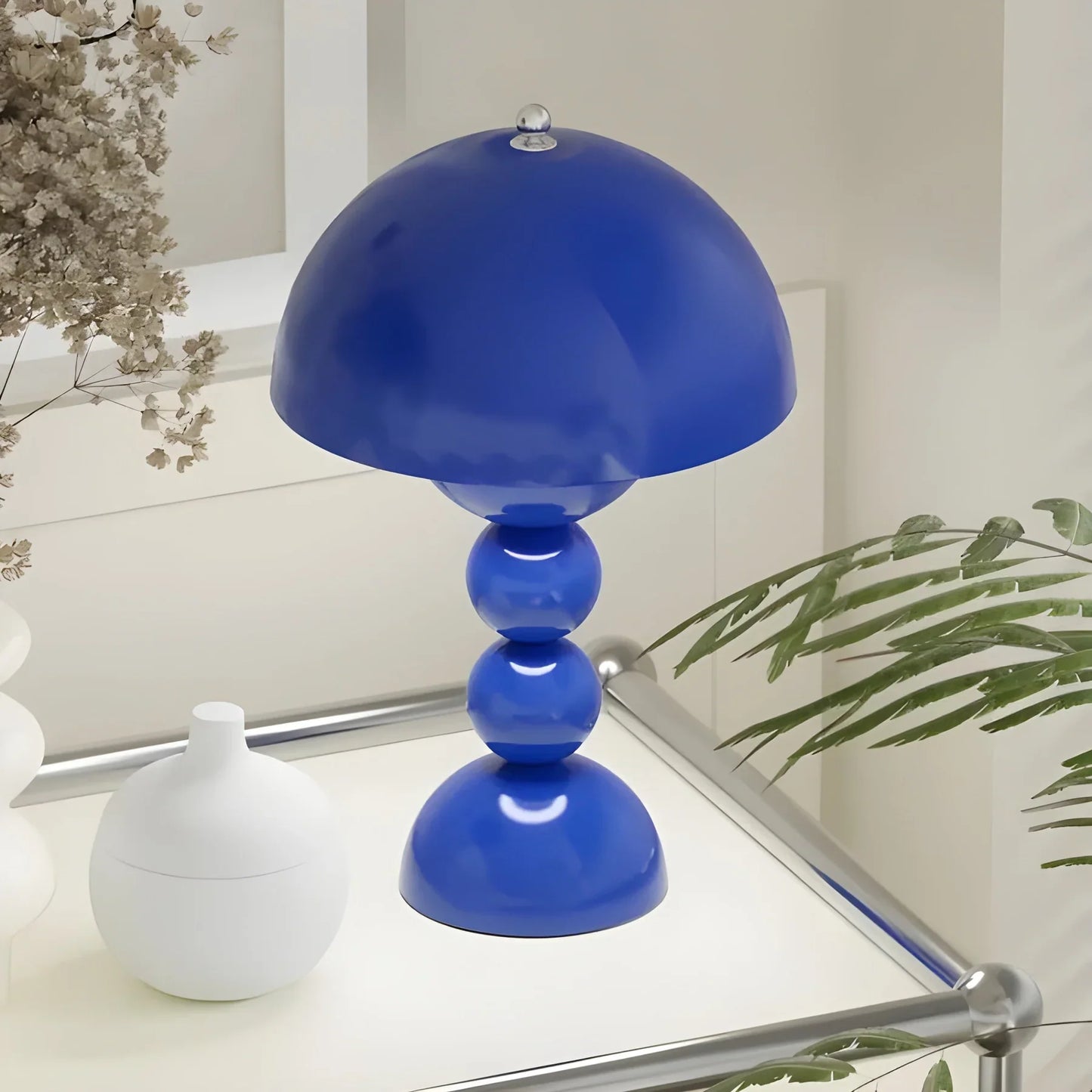 Moderne Tafellamp in Scandinavisch Ontwerp met Gouden Accenten